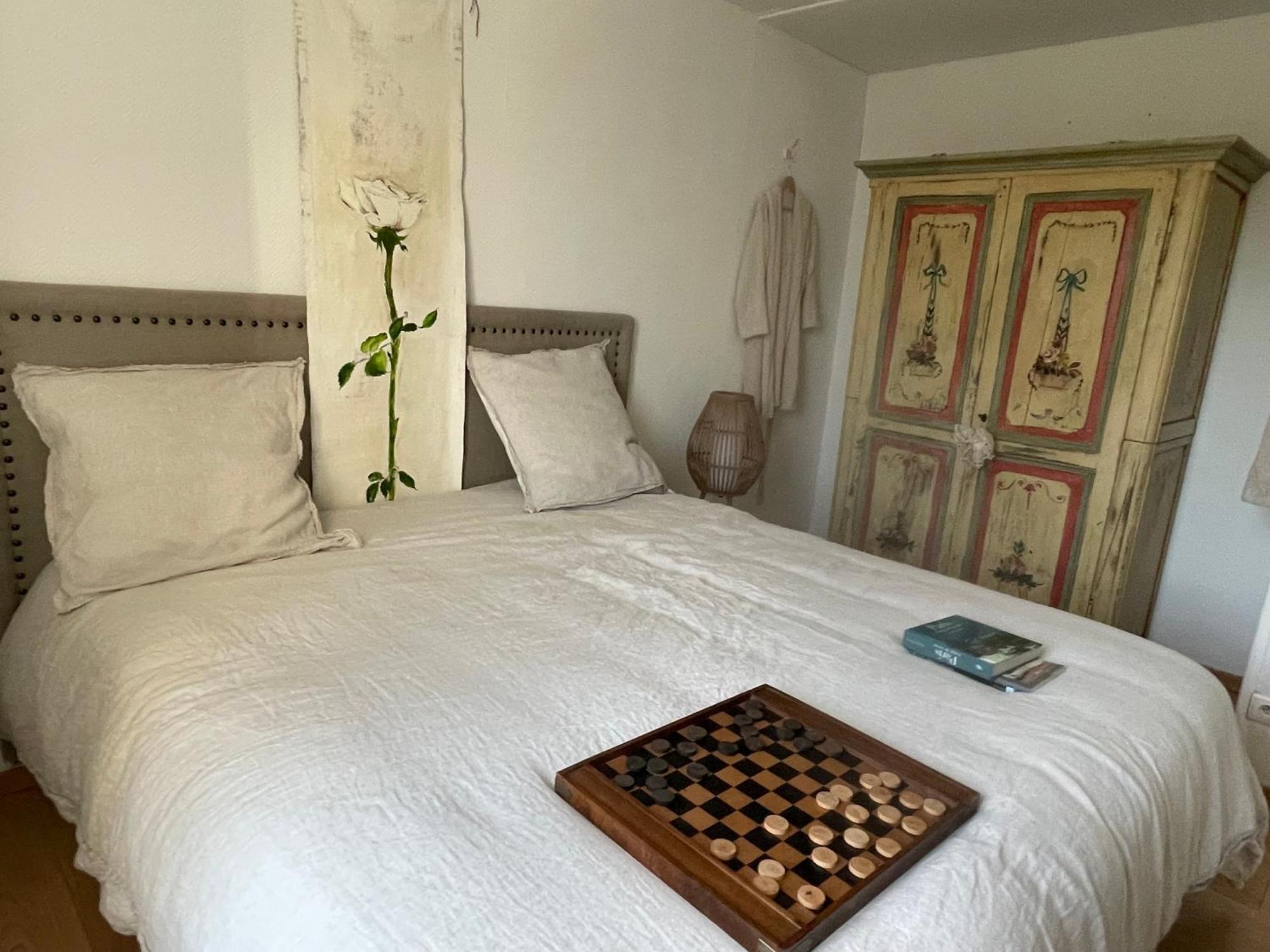 VILLA SPA PERRET-4 Étoiles-PARC de 3 Ha au pied du PARC NATUREL DU VEXIN NORMAND-Châteaux -Nature-Ballades-VTT-Cheval-Golf-À 5 Mn de GIVERNY-Jardins de MONET-Musée IMPRESSIONNISTE-Pour 2 Nuitées SAUNA ou JACUZZI offert en Hiver ou PISCINE en Été ou H Sainte-Genevieve-les-Gasny Camera foto